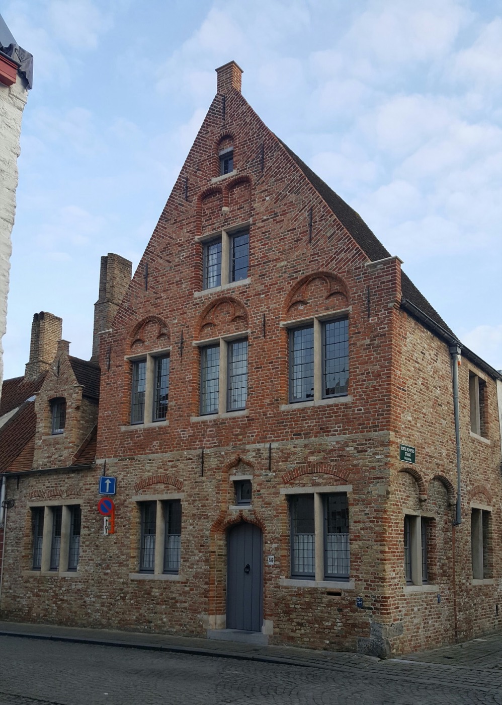 Brugse trapgevel na restauratie