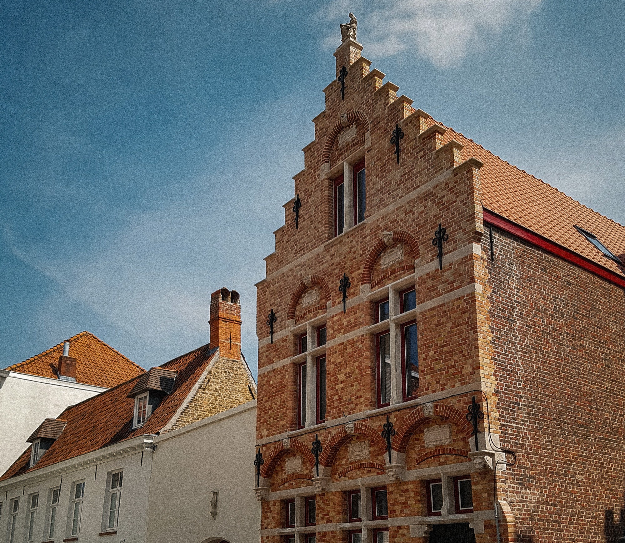 Gerestaureerde Brugse trapgevel
